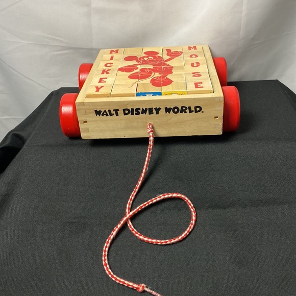 MELISSA & DOUG DISNEYLAND RESORT MICKEY 30 PIECE BLOCK SET IN PULL CART - Picture 2 of 9